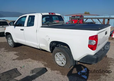 2017 Toyota Tundra Double Cab Sr/Double Cab Sr5 z USA, uszkodzony, nr VIN 5TFUM5F14HX072146